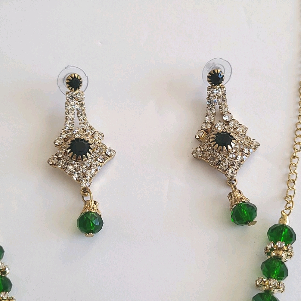 Necklace Set NIB - Picture 5 of 10